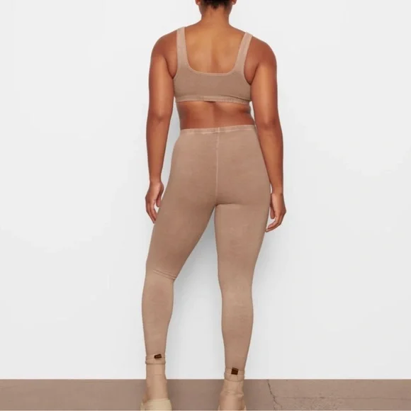 NWOT SKIMS Outdoor Leggings Tigers Eye Small - Picture 2 of 10